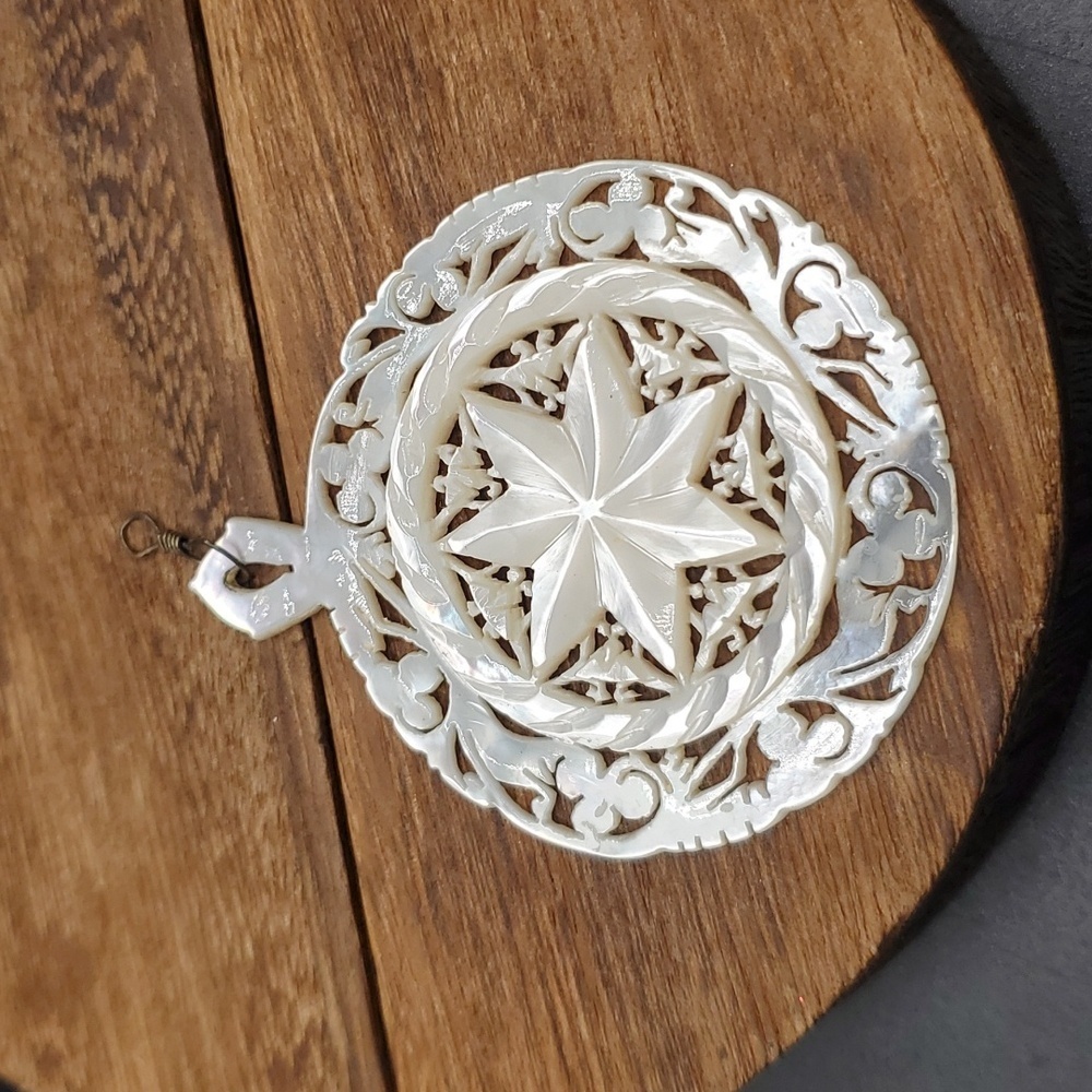 heirloom mother of pearl hand carved collectible pendant P116